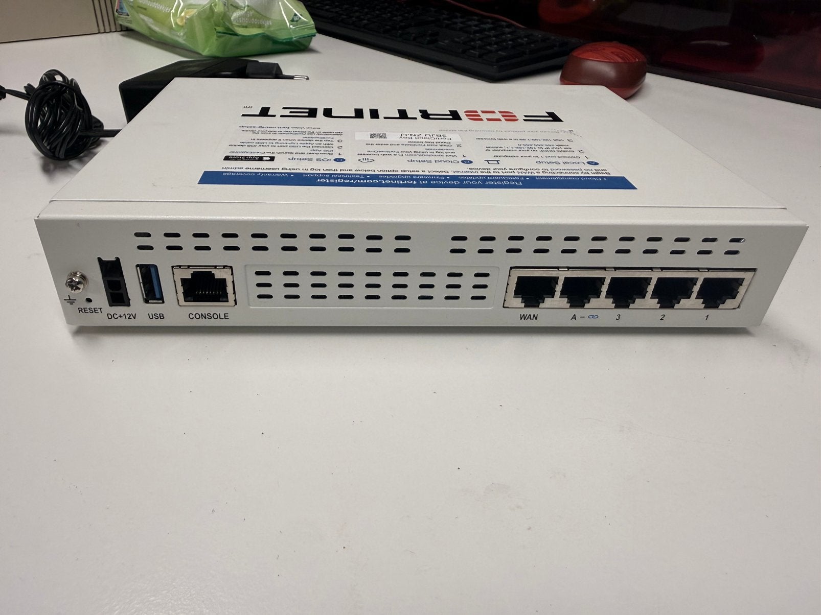 Fortigate 40F Firewall - good working condition, Computers en Software, Netwerk switches, Ophalen of Verzenden, Zo goed als nieuw