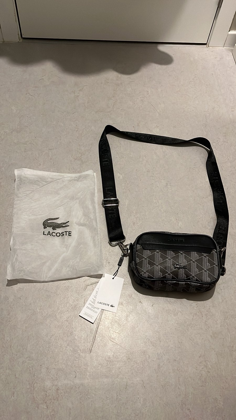 Sacoche Lacoste Noir, Bijoux, Sacs & Beauté, Sacs | Sacs à bandoulière, Enlèvement ou Envoi, Comme neuf, Noir