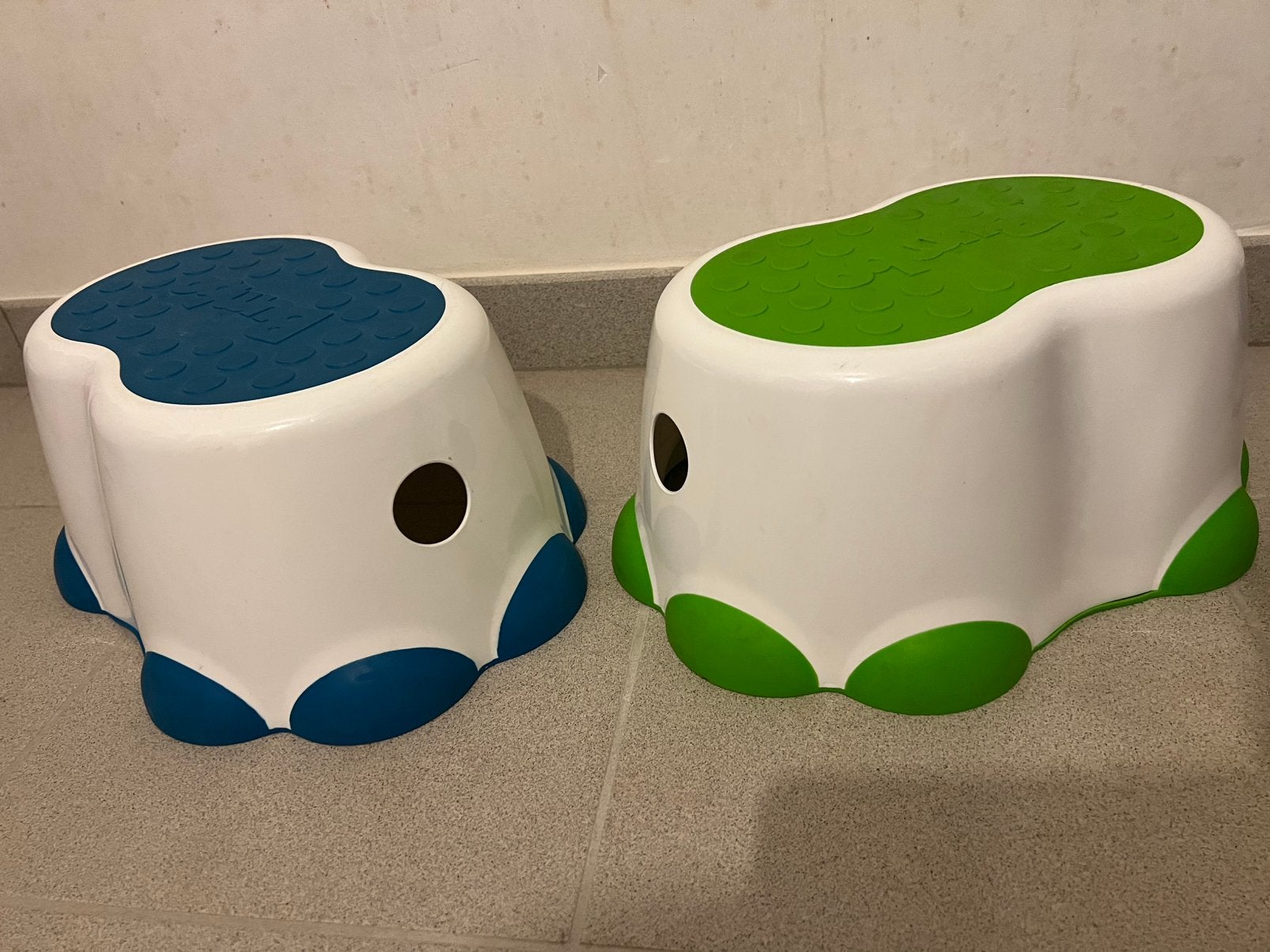 2 Bumbo opstapjes, Enlèvement, Comme neuf
