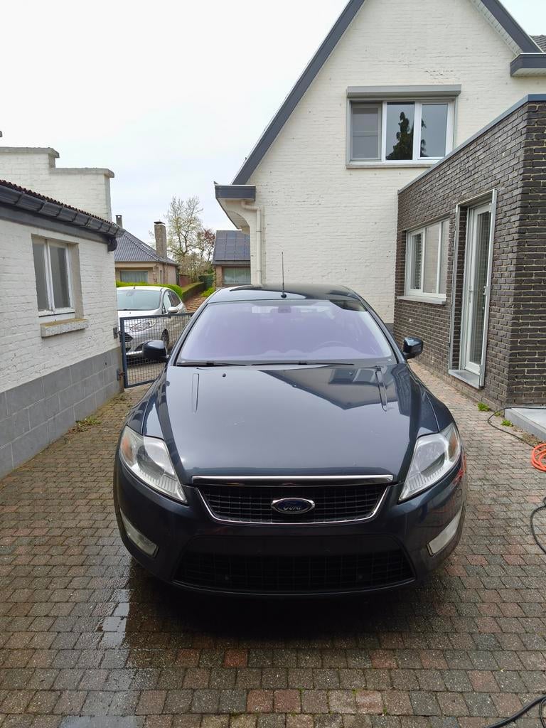 pour la mise en forme ou l'exportation, Autos, Argent ou Gris, Achat, 4 portes, Boîte manuelle