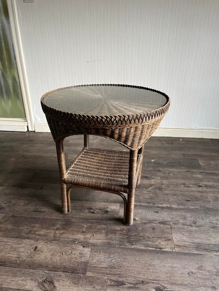 Table d'appoint en rotin avec verre, Maison & Meubles, 55 à 75 cm, Rond, Enlèvement, Utilisé