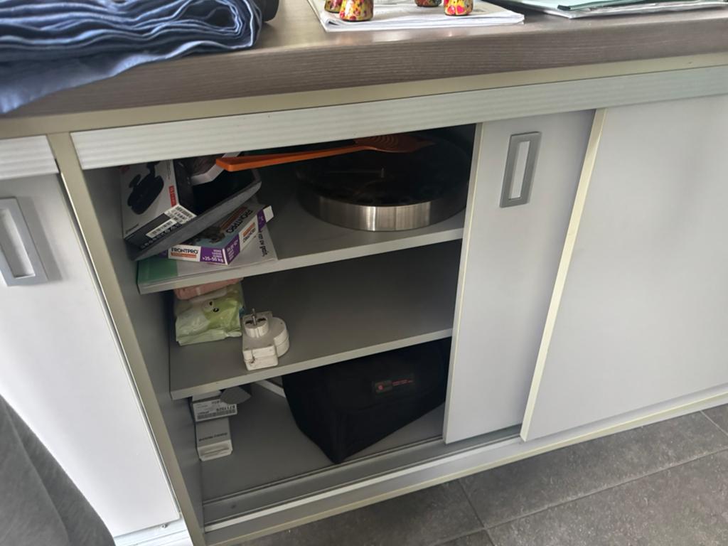 Grote stevige dressoir met schuifdeuren 250lx72dx85h, Huis en Inrichting, Kasten | Dressoirs, Ophalen