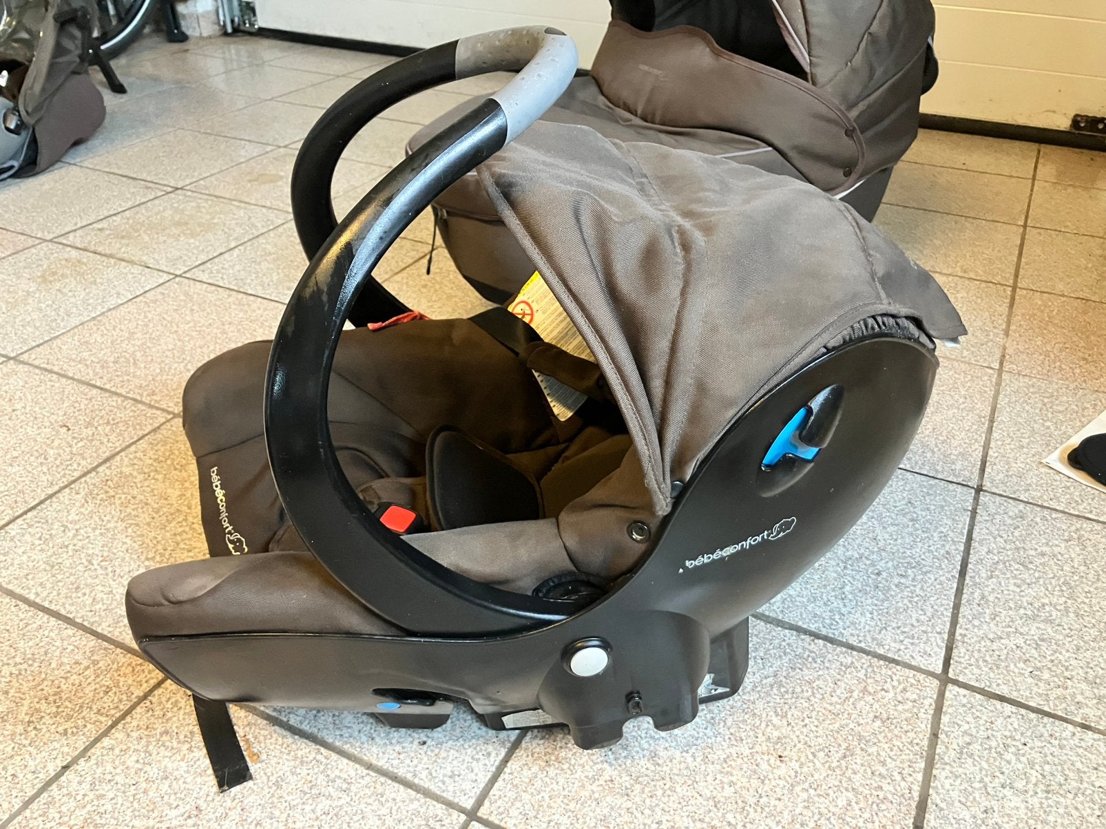 maxi cosy Bébé Confort Creatis Fix + base voiture, Enfants & Bébés, Enlèvement, Utilisé, Poussette combi, Autres marques