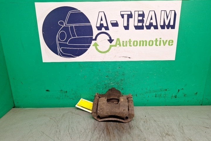 ETRIER DE FREIN AVANT DROIT Toyota Aygo (B10), Robert Bosch AG, Toyota, Utilisé, Robert-Bosch-Allee 1
74232  Abstatt, DE