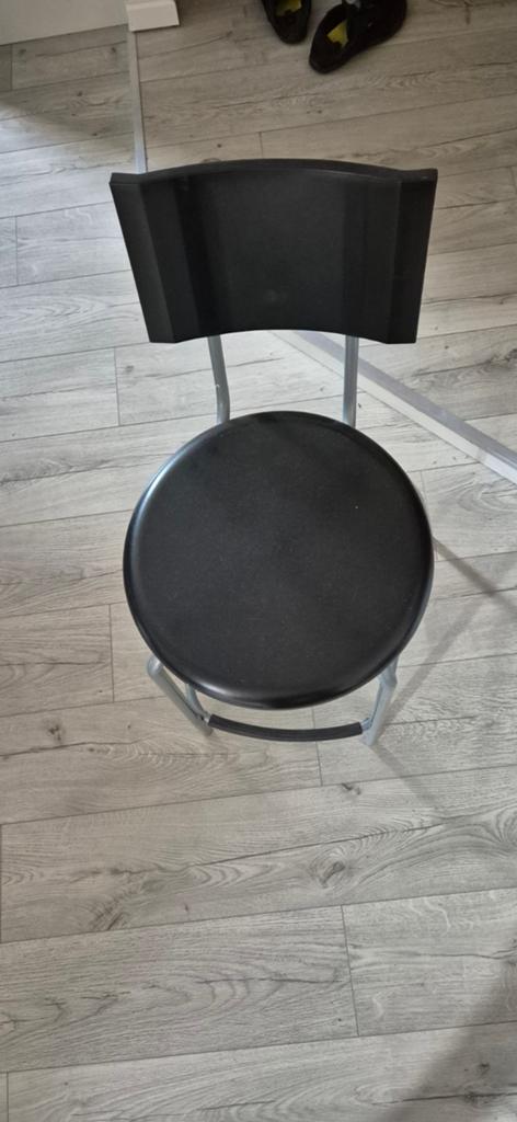 Chaise haute noire, Enlèvement