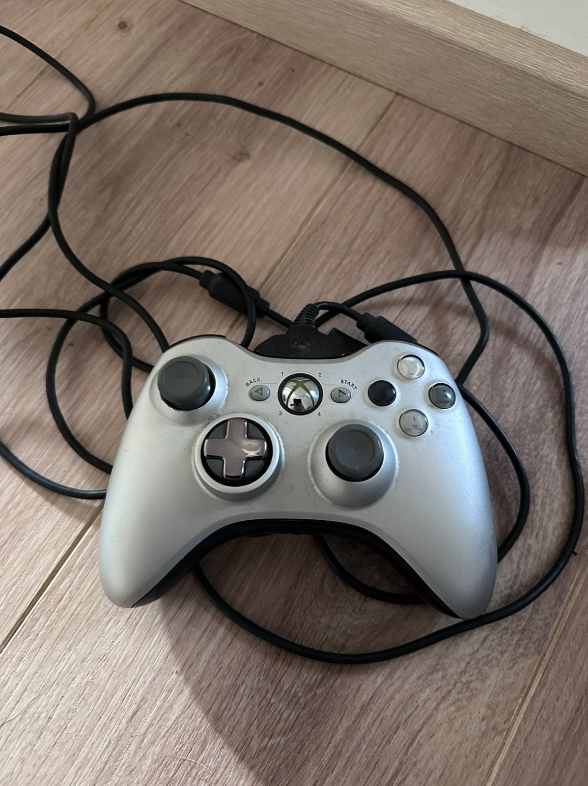 Xbox 360 bedrade controller zilver, Ophalen, Zo goed als nieuw, Controller, Xbox 360