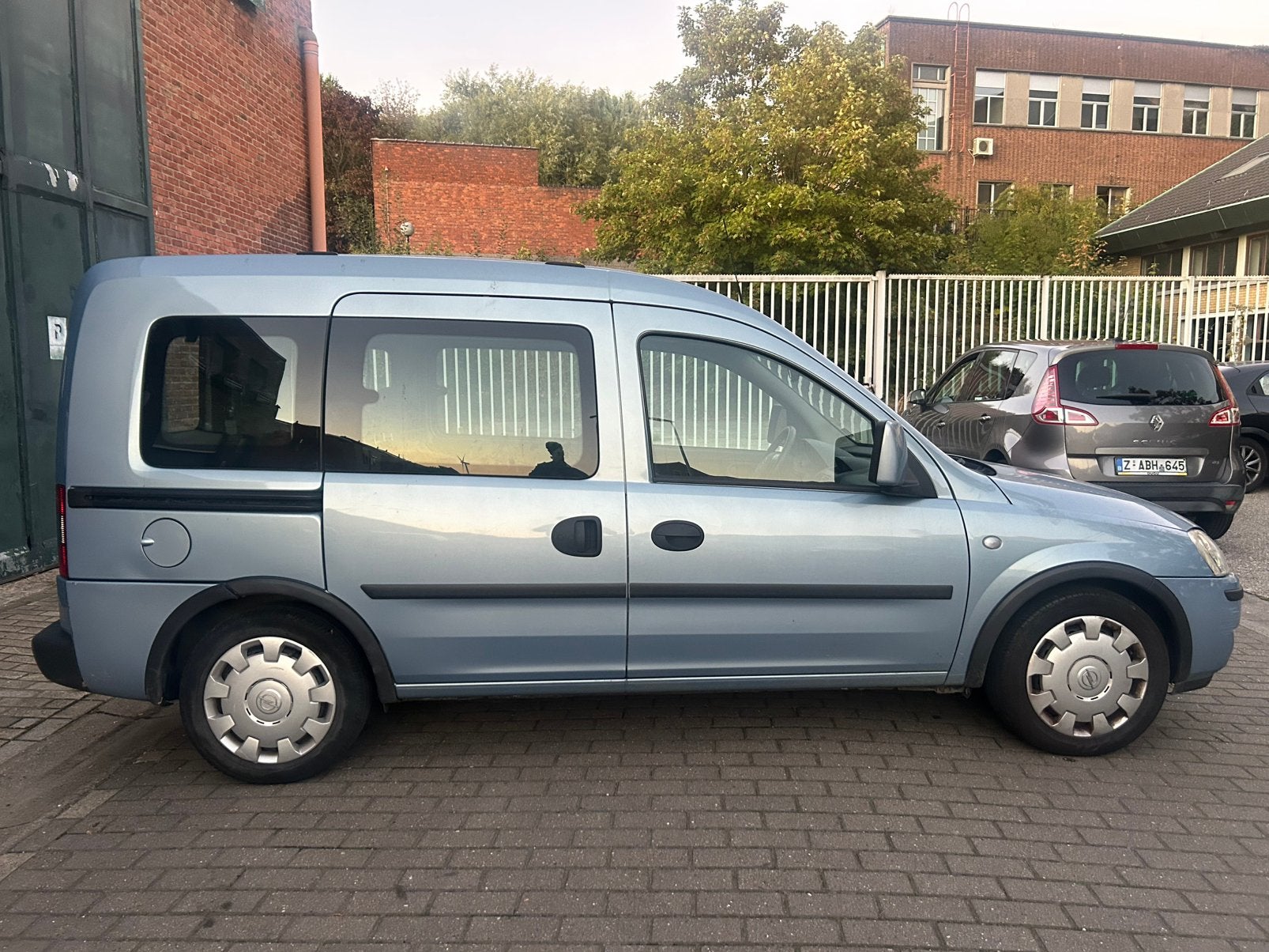 Opel Combo 1.4 essence à vendre !, Autos, Entreprise, Boîte manuelle, Noir, 5 places