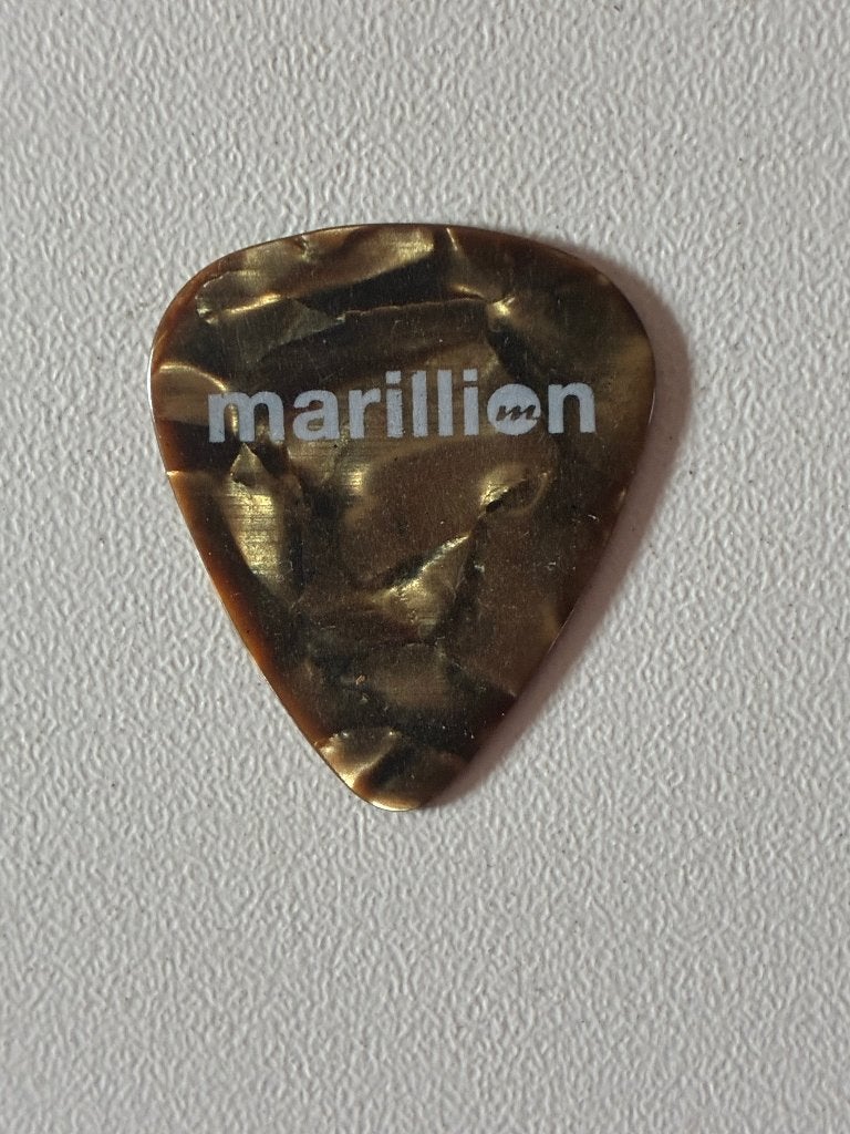 Marillion original guitarpick mediator plectrum, Ophalen of Verzenden, Zo goed als nieuw, Rock, Album