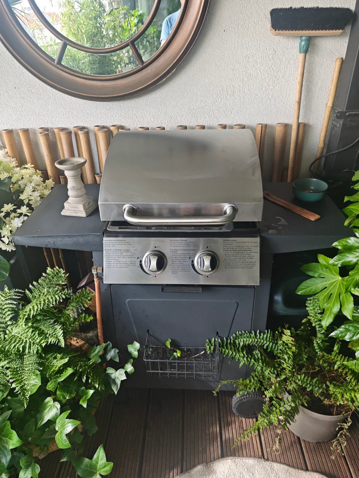 Barbecue très fonctionnel a donner,a venir chercher sur plac, Enlèvement, Utilisé, Gaz, Autoportant