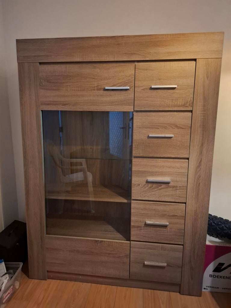 Vitrine te koop, Enlèvement
