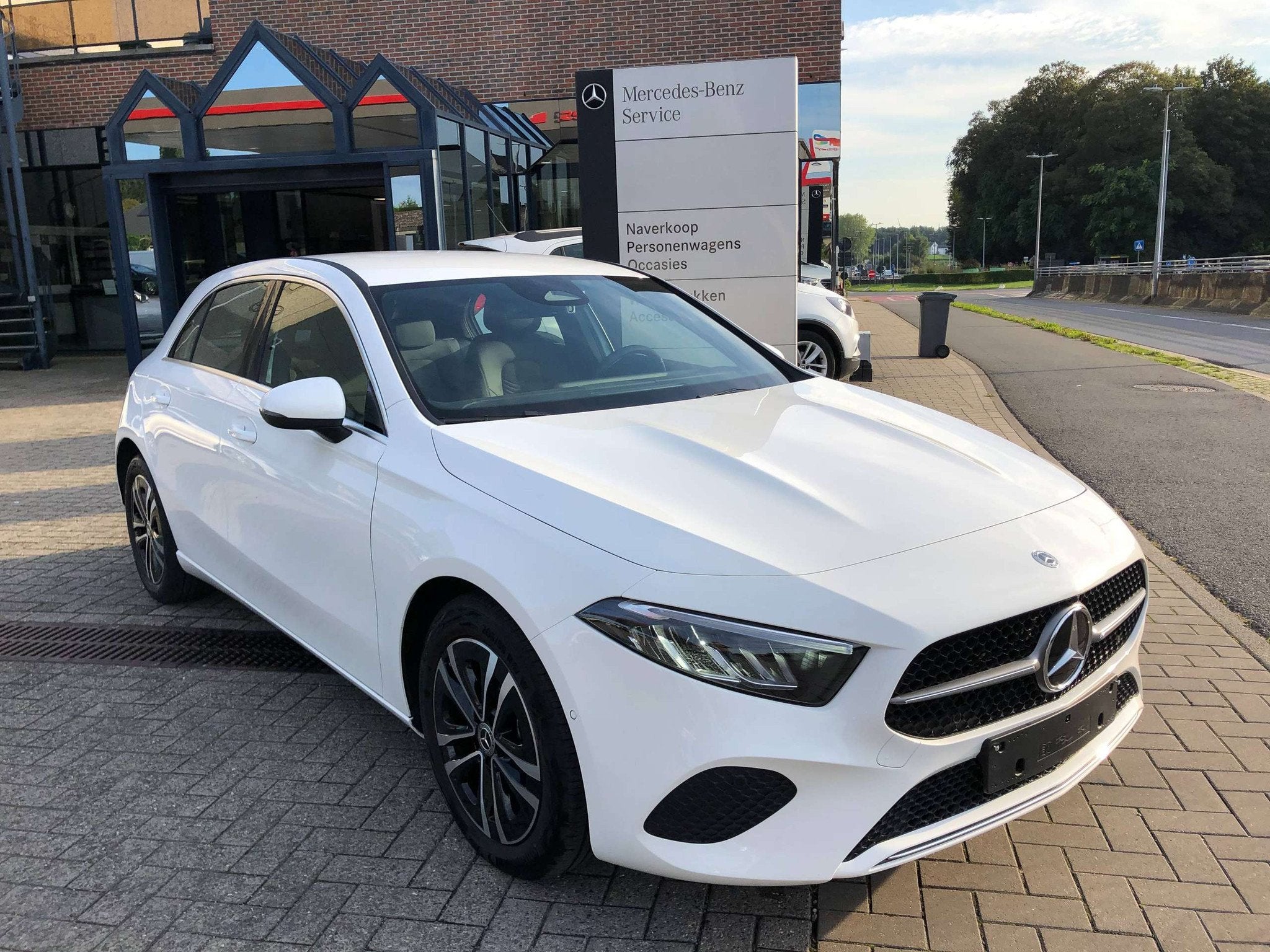 Mercedes-Benz A-Klasse 180 7G-DCT Business Line, Achteruitri, Auto's, Gebruikt, Zwart, 4 cilinders, 136 pk