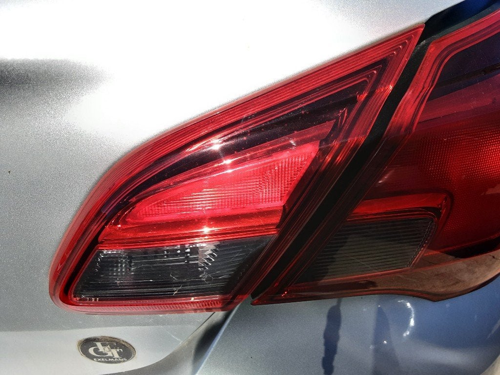 PANNEAU ARRIÈRE DROIT AVEC LAMPE Opel Corsa E (01-2014/-), Utilisé, Opel