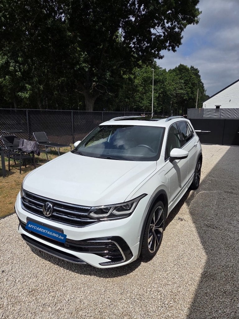VW Tiguan 1.4 eHybrid R-Line! BTW aftrekbaar! Nieuwe banden!, Automaat, Zwart, Wit, Particulier
