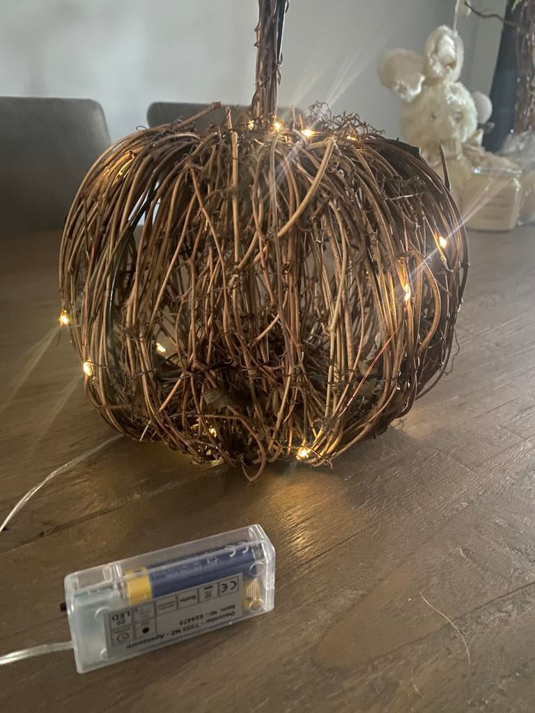 Rieten pompoen met verlichting, Ophalen, Zo goed als nieuw