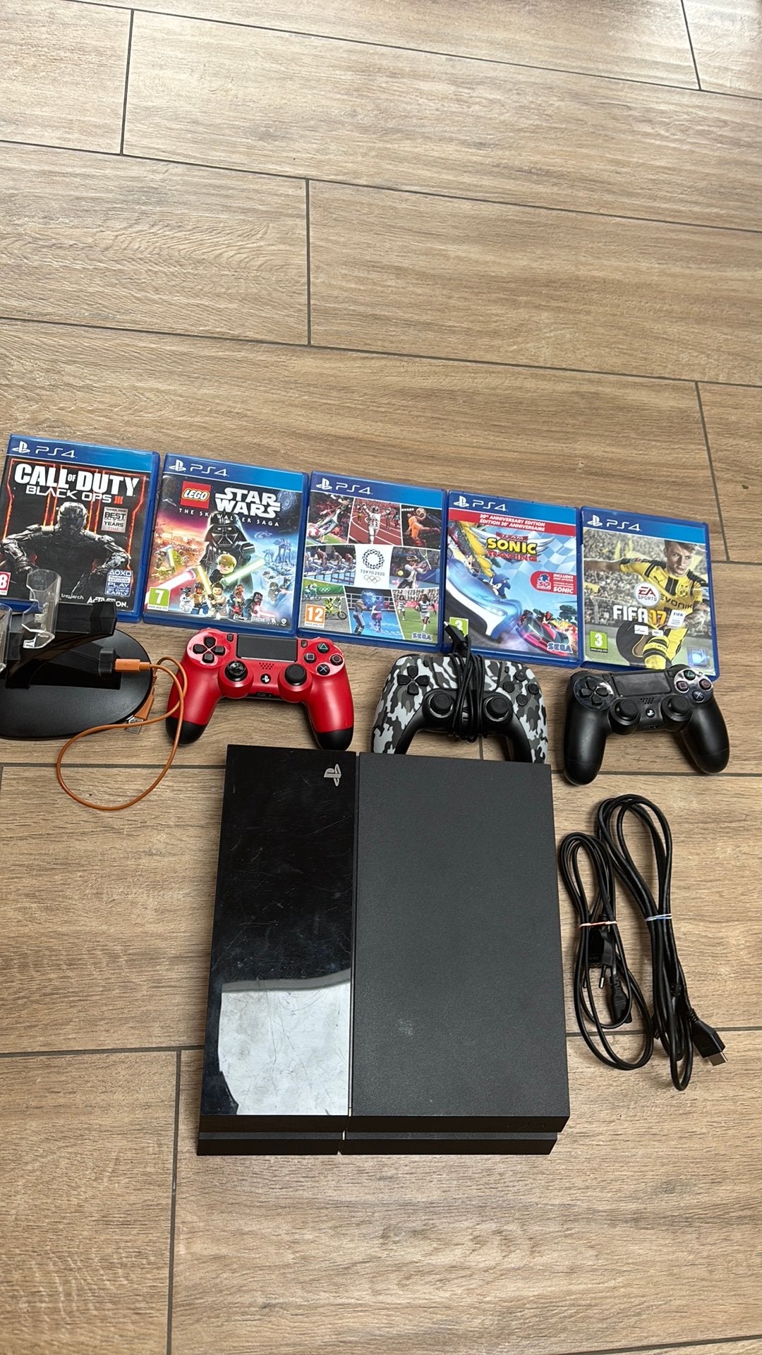 Playstation 4 incl 5 spelletjes en 2 officiele consoles, Games en Spelcomputers, Ophalen, Zwart, Met 2 controllers, Gebruikt