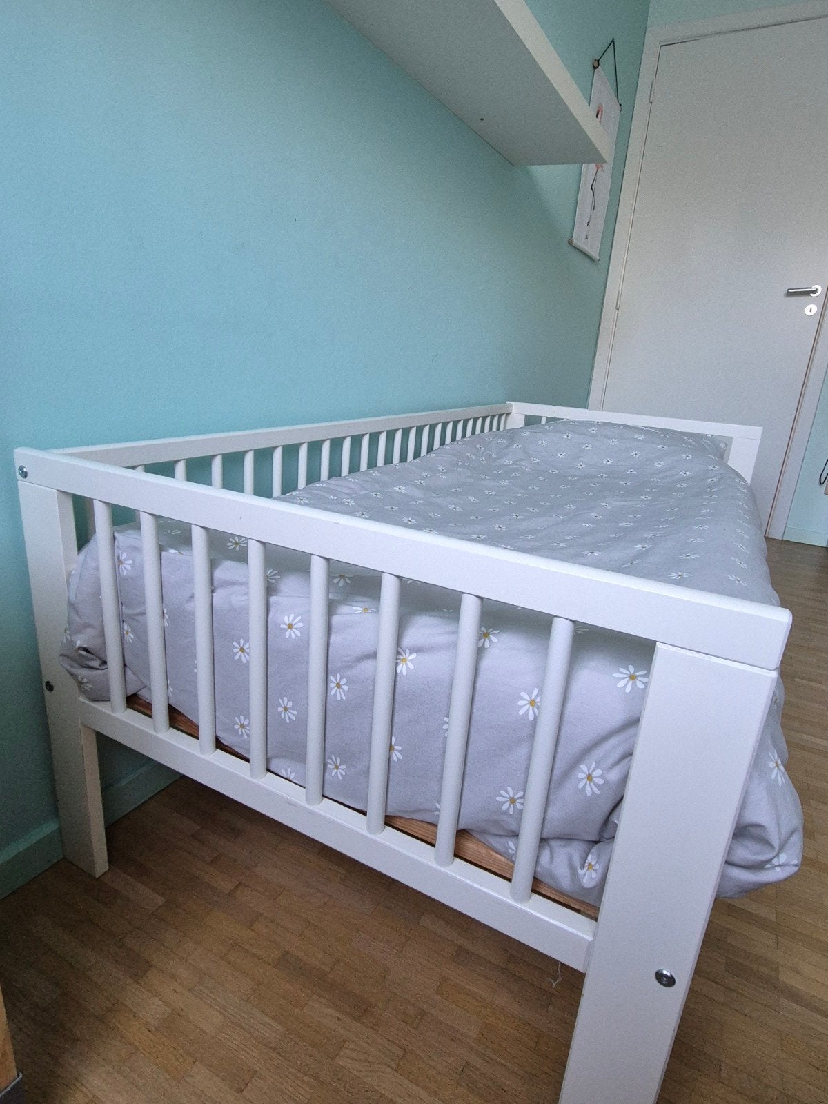 Peuterbed wit Ikea, Enlèvement