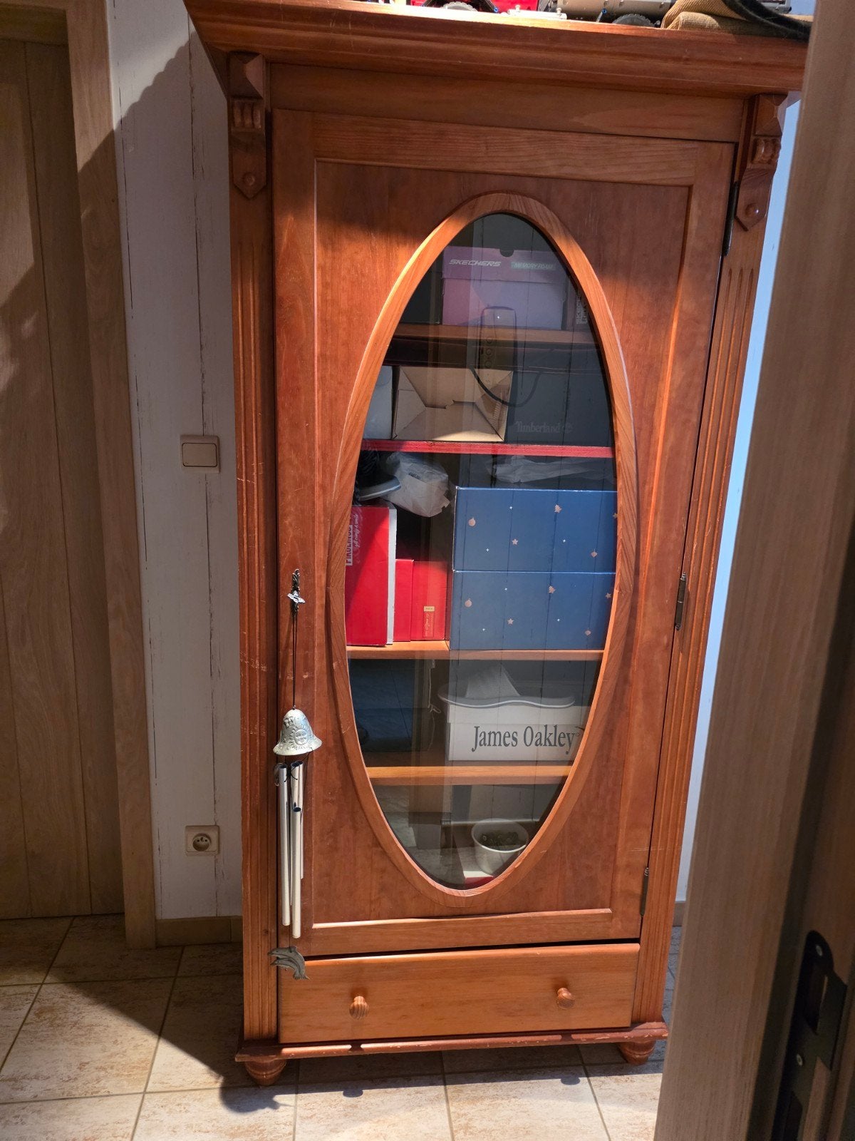 Vitrine kast dieptkast 38 cm bovenkant kroon 47 cm breedte, Ophalen