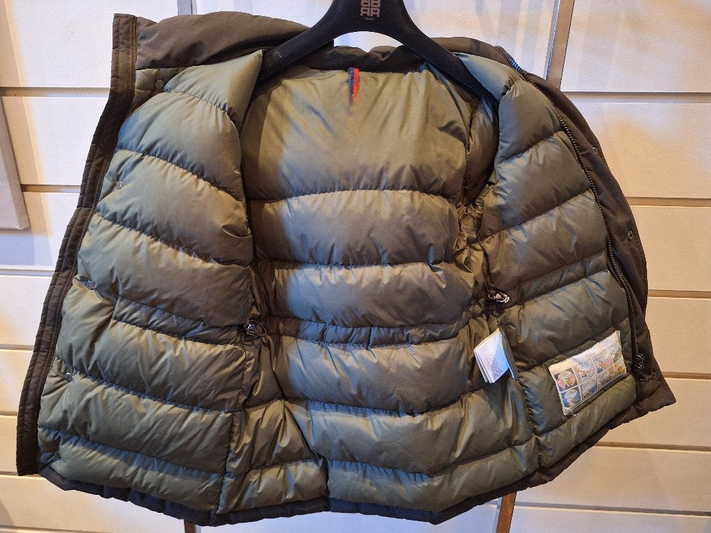 Winterjas Moncler donsjas, 8 jaar., Ophalen, Zo goed als nieuw, Maat 134
