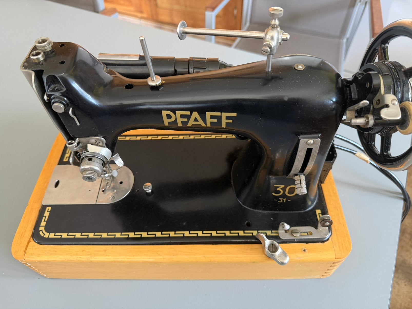 Machine à coudre vintage PFAFF 30-31 électrique -, Enlèvement