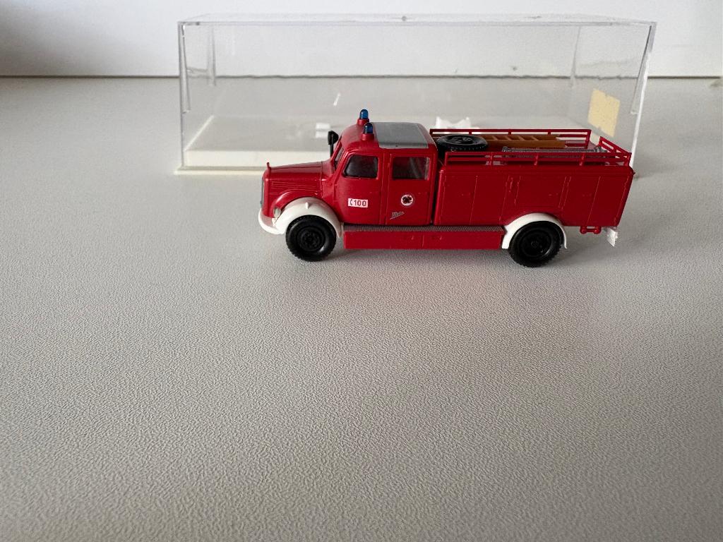 MERCEDES-BENZ - BRANDWEERWAGEN - 1:87, Verzenden, Nieuw, Bus of Vrachtwagen, Brekina