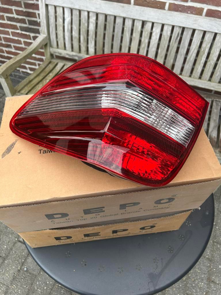 Mercedes ML w164. 2 splinternieuwe achterlichten, Ophalen, Mercedes-Benz