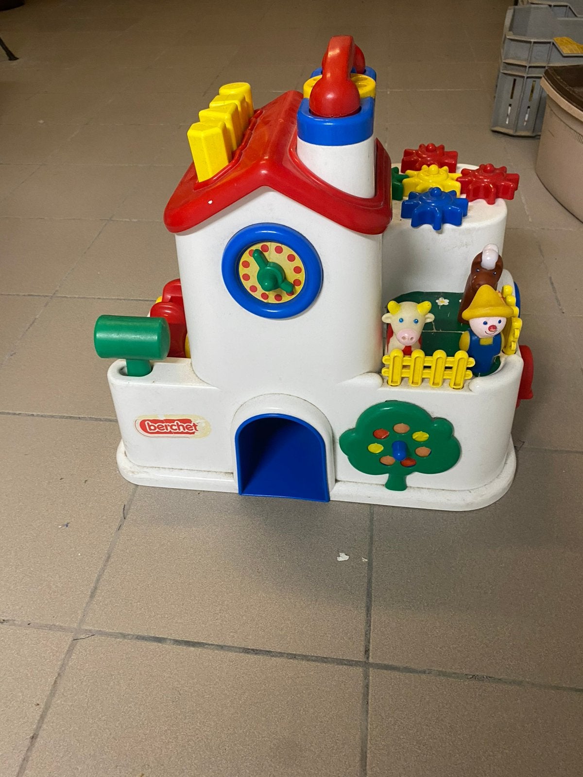Playhouse, Enlèvement, Comme neuf