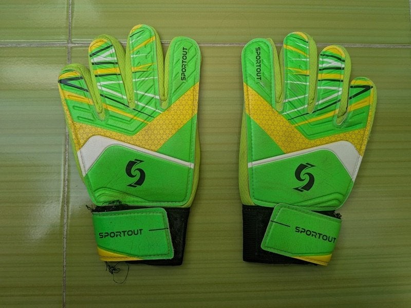 football - gants de gardien de but Sportout, Sports & Fitness, Enlèvement, Utilisé, Gants