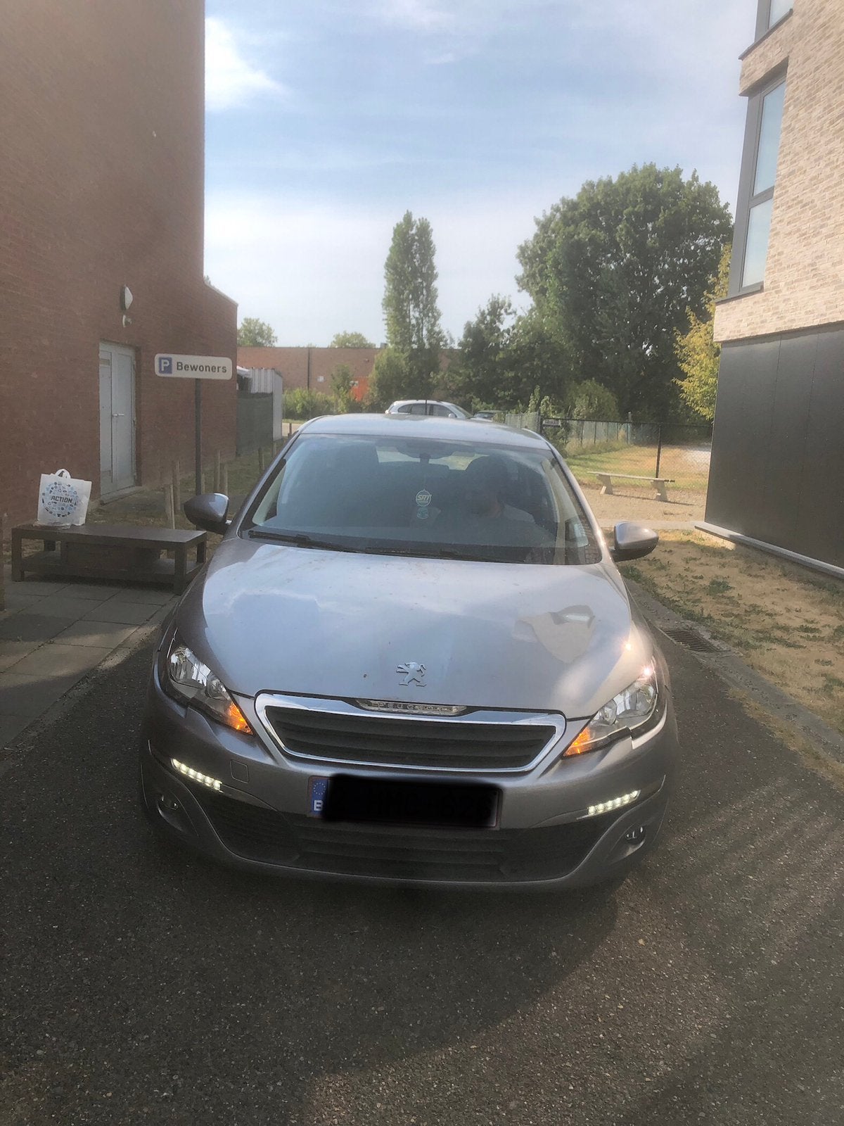Peugeot 308 2016 benzine, Euro 6, 4 cilinders, 1200 cc, Zilver of Grijs
