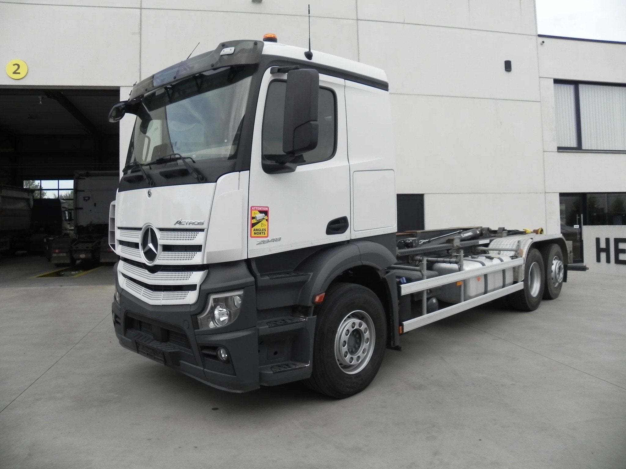 Mercedes-Benz Actros 2848 6X2 Containersysteem met naloopstu, Auto's, Automaat, Euro 6, Wit, Diesel
