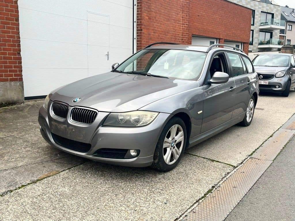 BMW 318d Break, Euro 5, Achat, Entreprise, https://public.car-pass.be/vhr/d45e31f2-4559-4a09-9950-d631274cee68