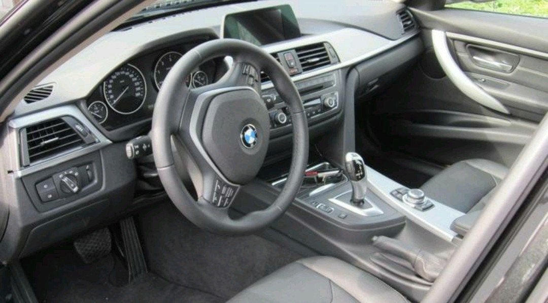 BMW 318D F30 Modern line Automaat, Auto's, Automaat, Achterwielaandrijving, 1995 cc, Zwart