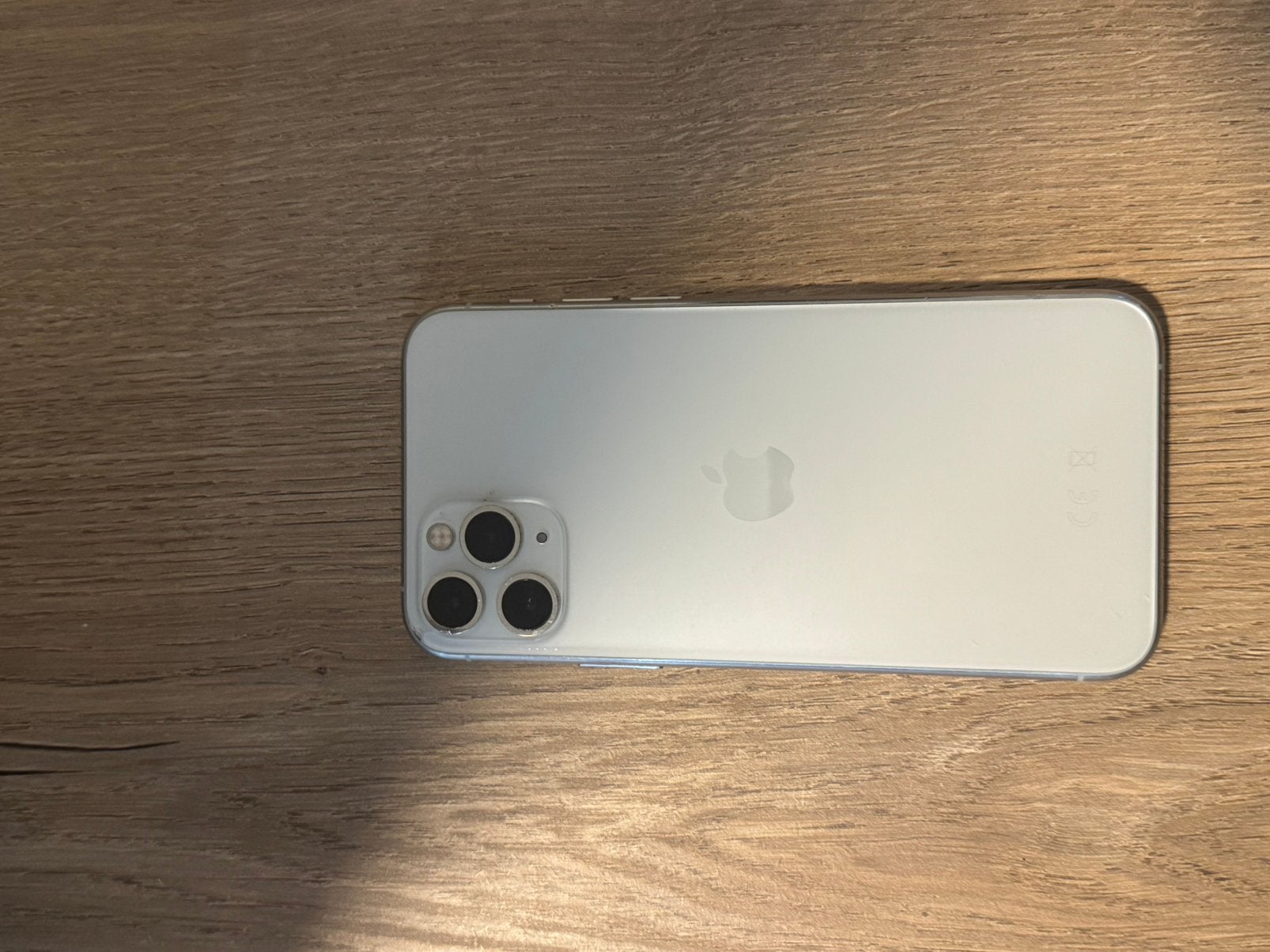 iPhone 11 Pro - Laadt alleen magnetisch op, Telecommunicatie, Ophalen, Gebruikt, 75 %, Wit