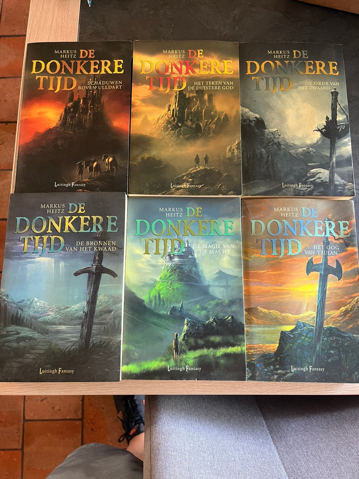 6 boeken De Donkere Tijd, Boeken, Ophalen of Verzenden, Zo goed als nieuw