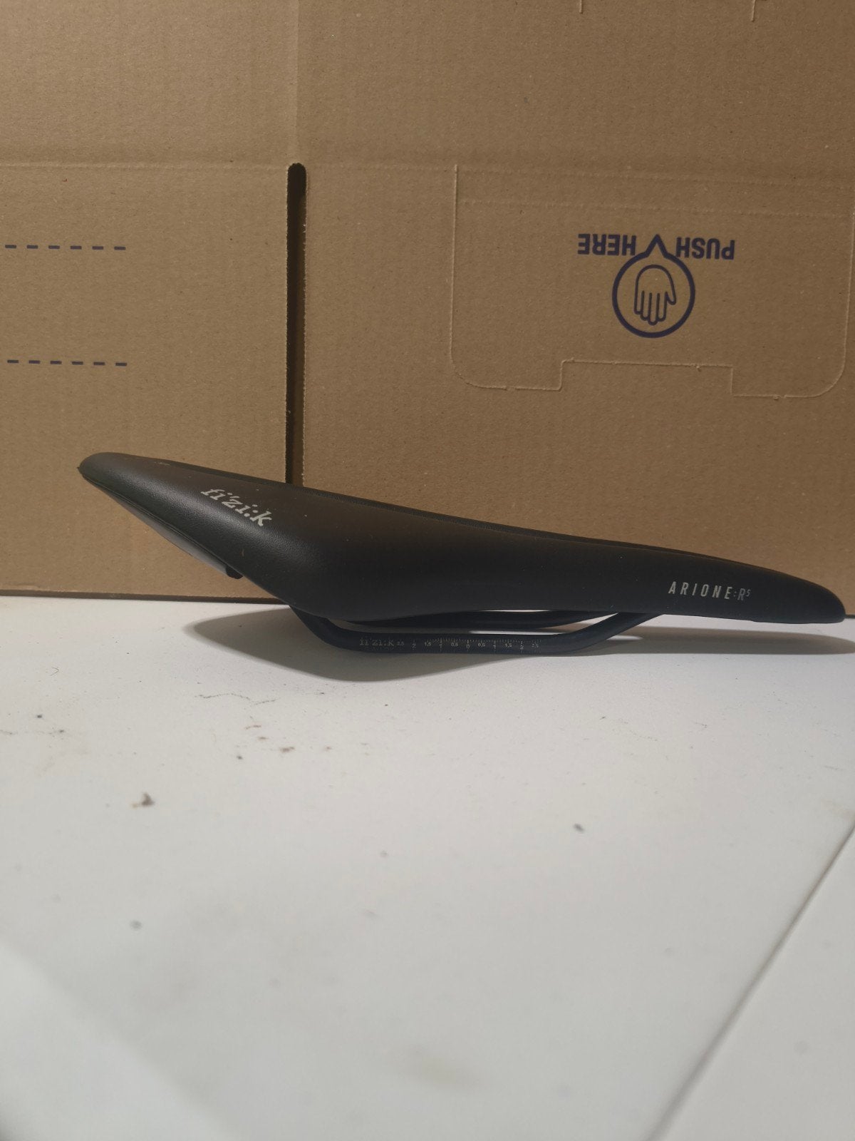 Selle Fizik Arione R5 – Route / Performance

Vends selle Fiz, Enlèvement ou Envoi, Selle, Aluminium