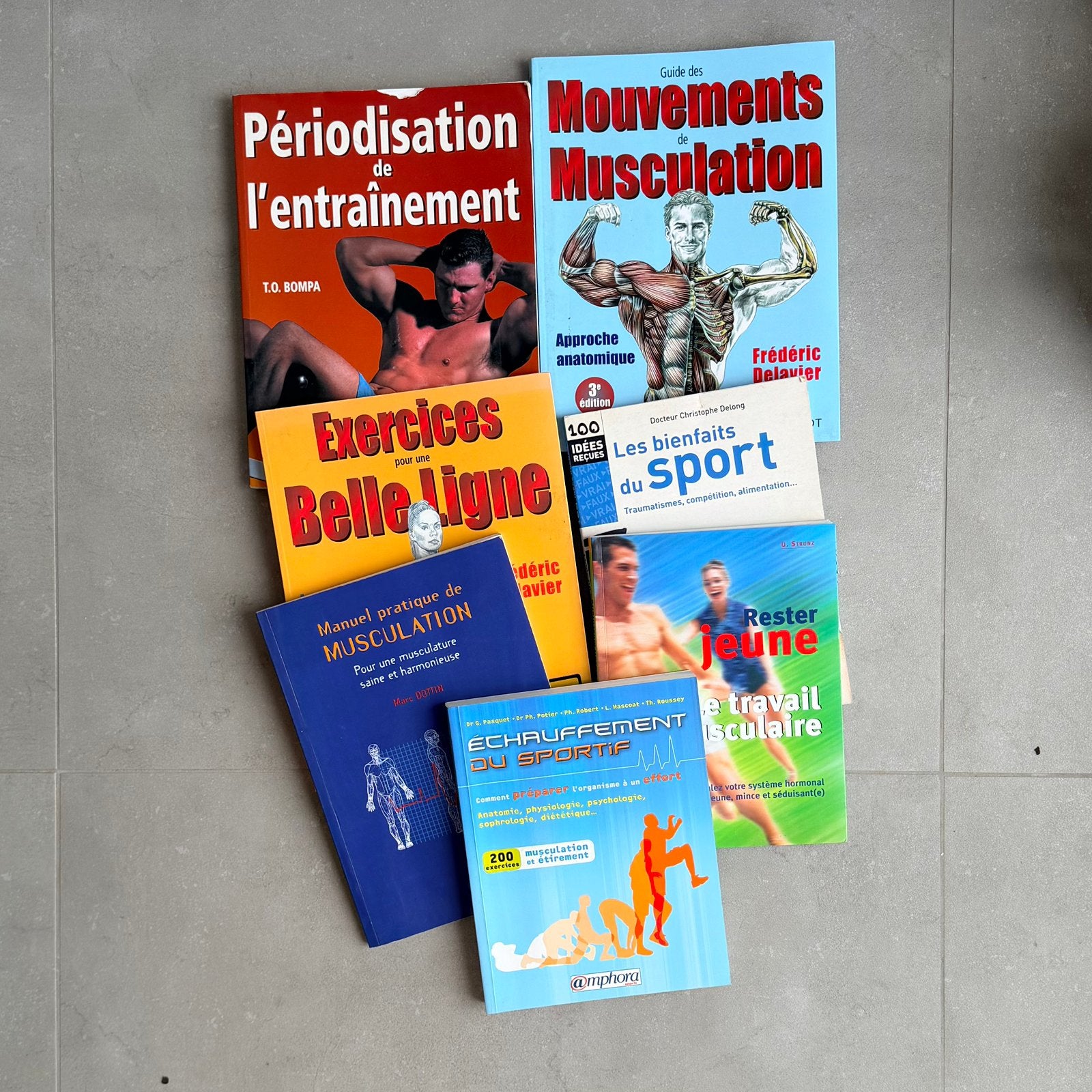 Lot 7 livres musculation, entraînement et sport Delavier, Enlèvement, Utilisé
