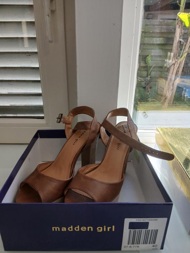 Damesschoenen te koop aan 10€/paar. Foto 1 maat 40. Foto 2, Enlèvement