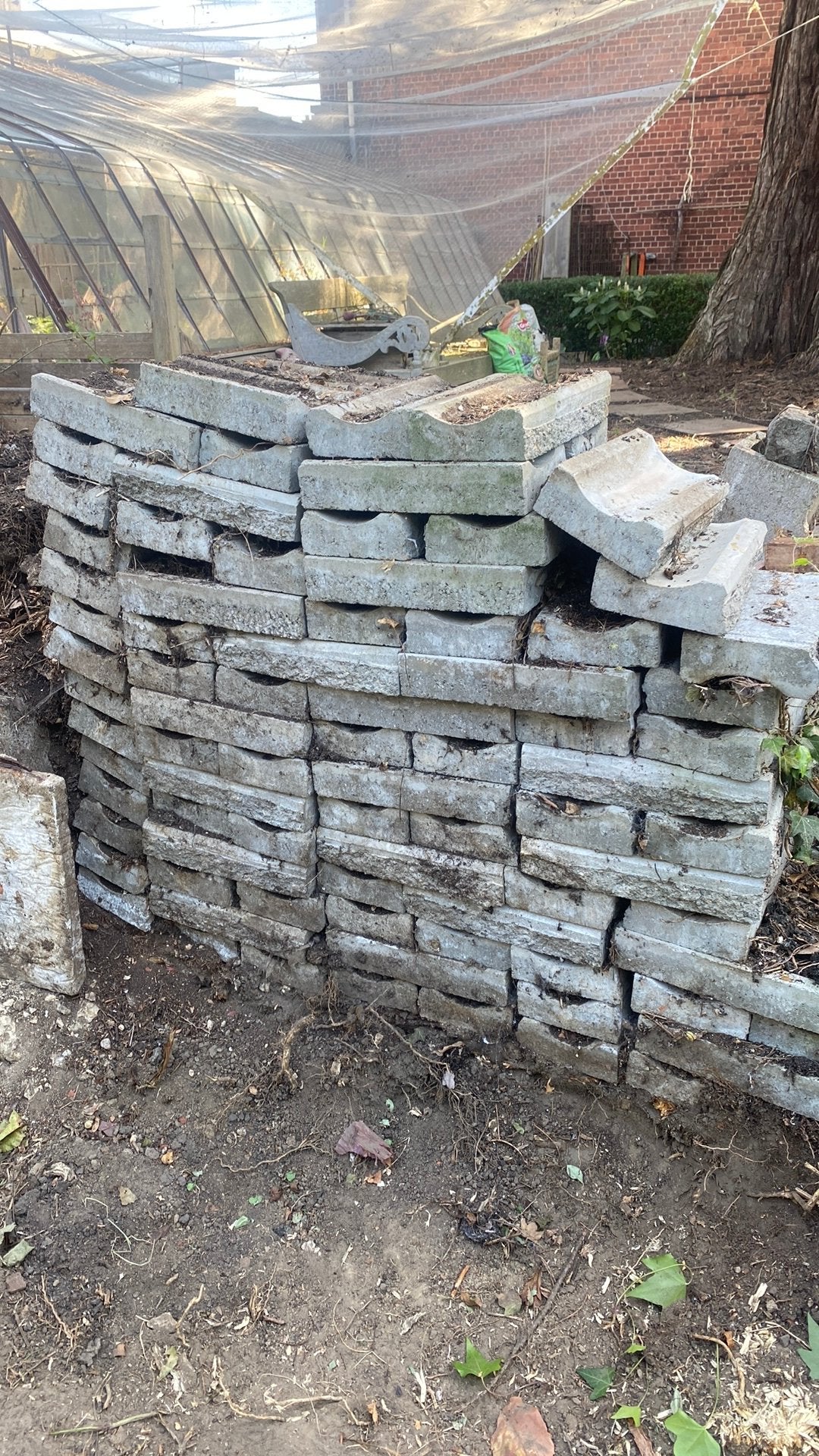 100-tal betonnen stenen voor afwatering GRATIS, Tuin en Terras, Ophalen, Zo goed als nieuw