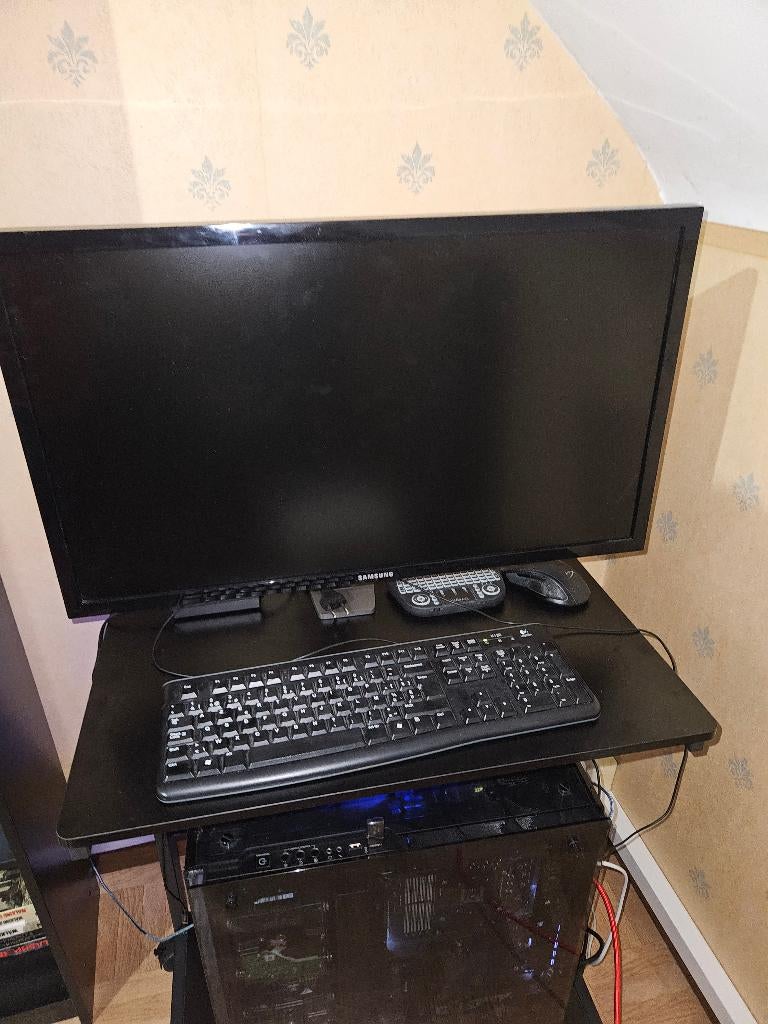 Écran Samsung 28" 4K UHD + Bras Articulé, Computers en Software, Monitoren, Zo goed als nieuw, 60 Hz of minder, DisplayPort, HDMI