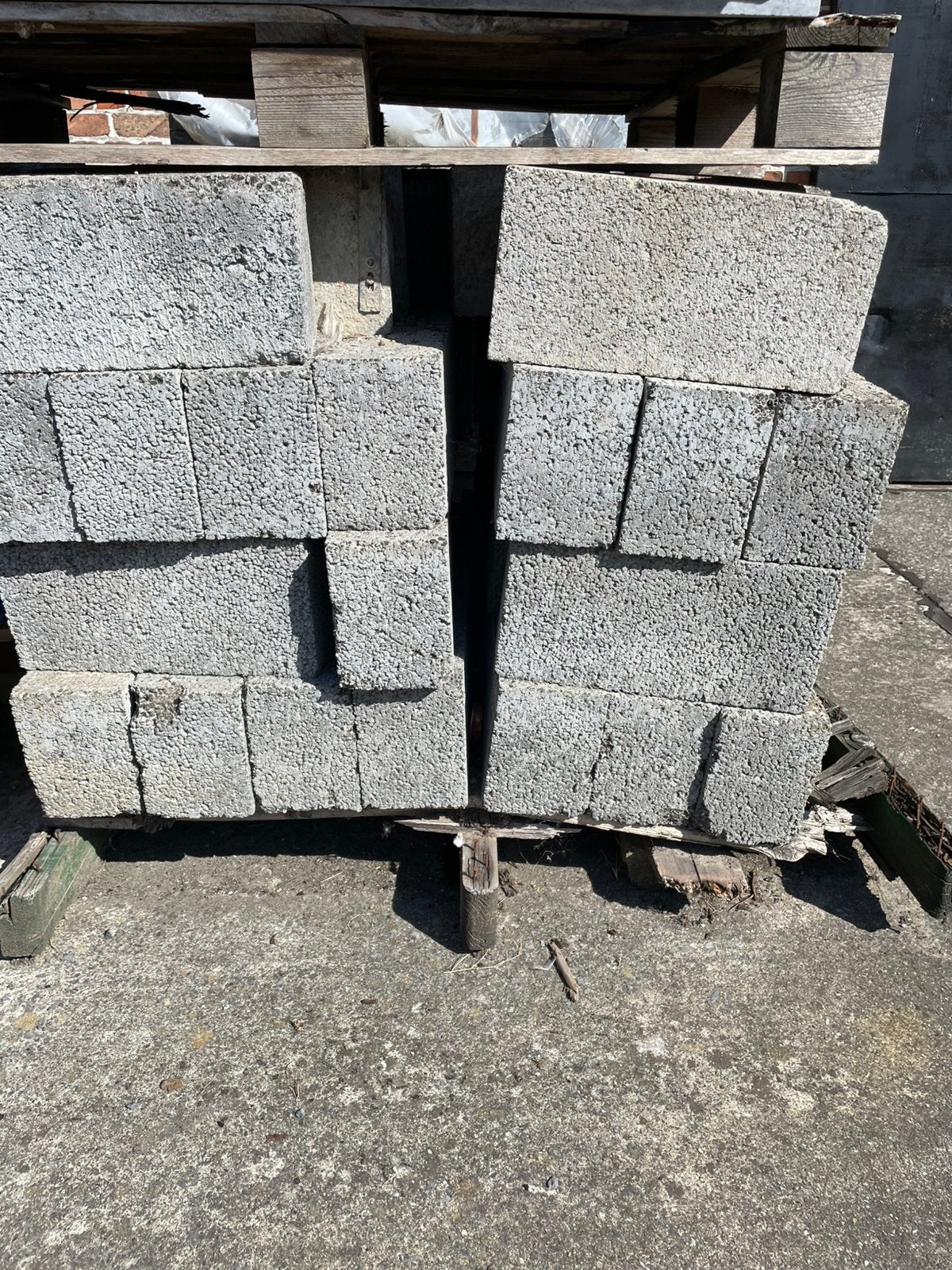 betonstenen 1 pallet: 39 cm lang x 14 cm x 19 cm, Ophalen