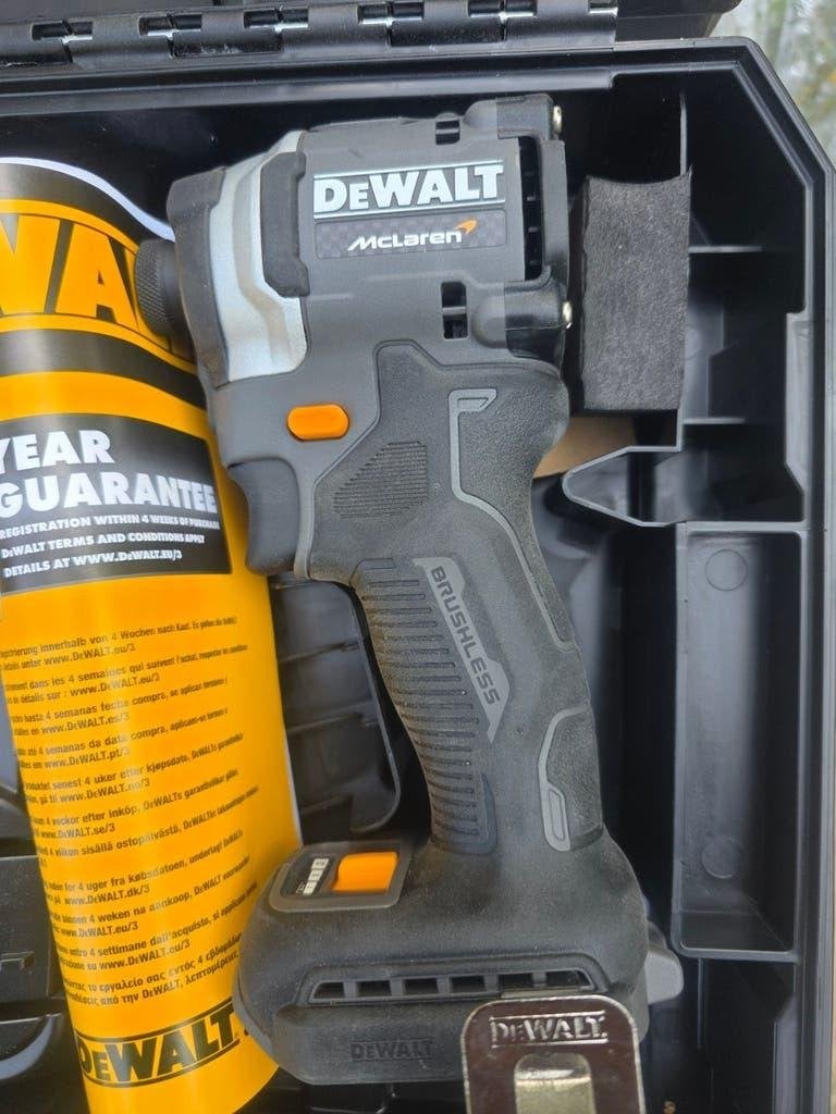 DeWALT DCF85M McLaren, Enlèvement