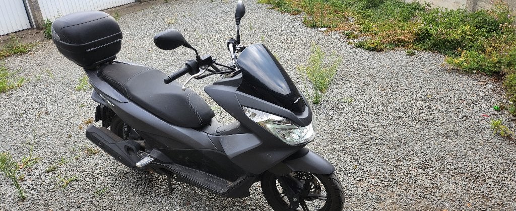 125cc honda pcx 2016, Motos, Occasion, Jusqu'à 11 kW, Particulier, 4 cylindres