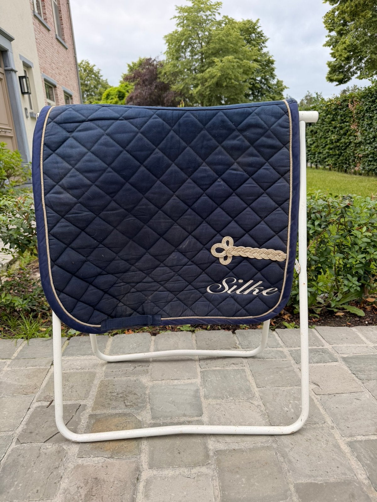 Donkerblauw dressuurdekje met opschrift “Silke” maat Full, Enlèvement, Comme neuf, Tapis de dressage