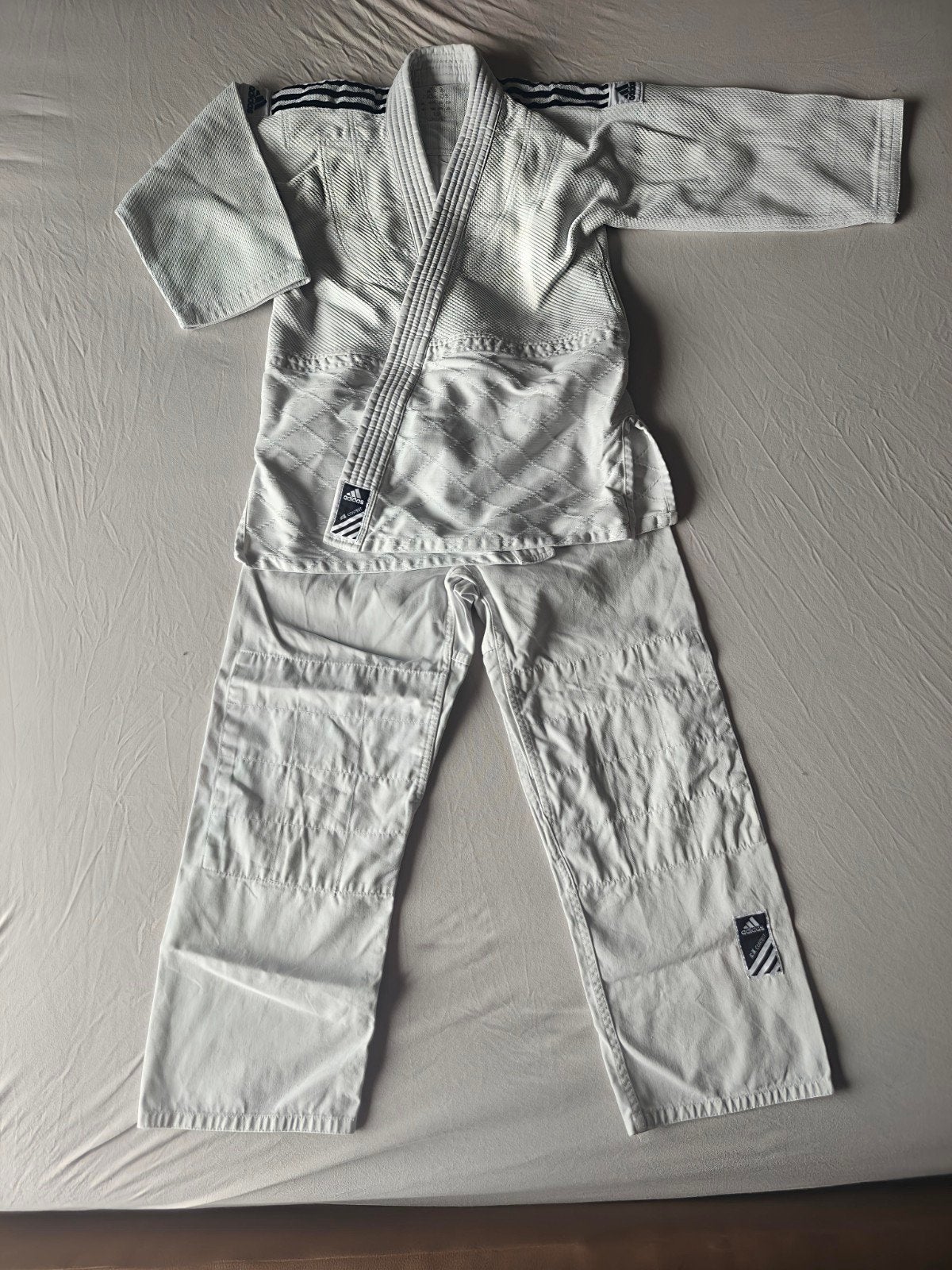 Kimono Adidas Contest, Sport en Fitness, Vechtsporten en Zelfverdediging, Ophalen of Verzenden, Zo goed als nieuw, Judo
