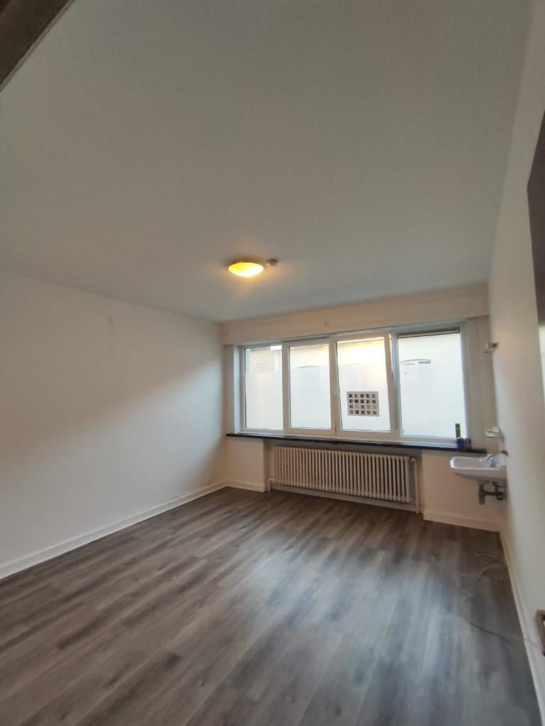 Ruim 3-Slaapkamer Appartement Met Garage In Menen!, 50 m² of meer, Provincie West-Vlaanderen