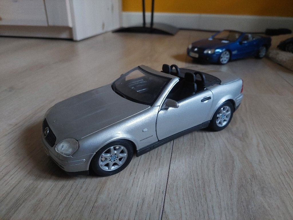 Mercedes SLK 1:18, Enlèvement ou Envoi, Comme neuf, Voiture, Maisto