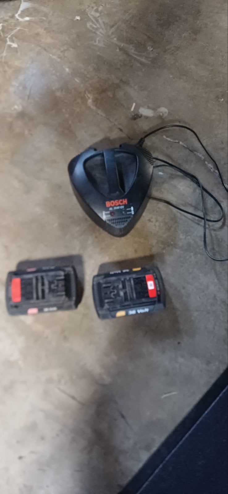 2 bosch batterijen 36v  +lader, Enlèvement