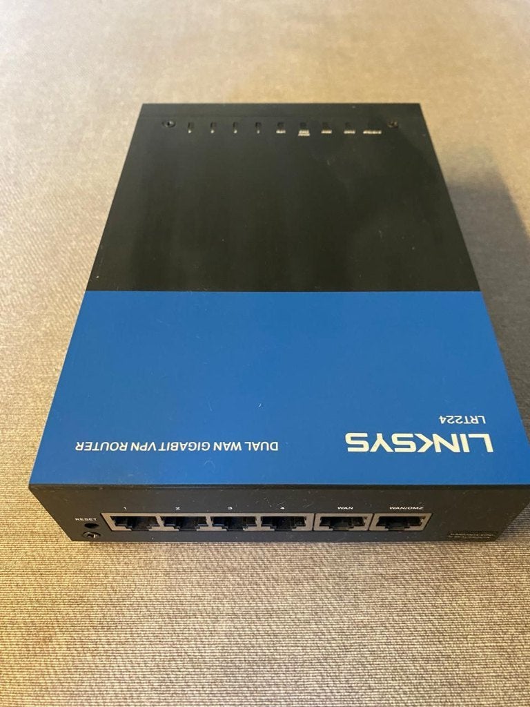 Linksys LRT224. Dual WAN Gigabit VPN router, Computers en Software, Ophalen of Verzenden, Gebruikt, Router, Linksys