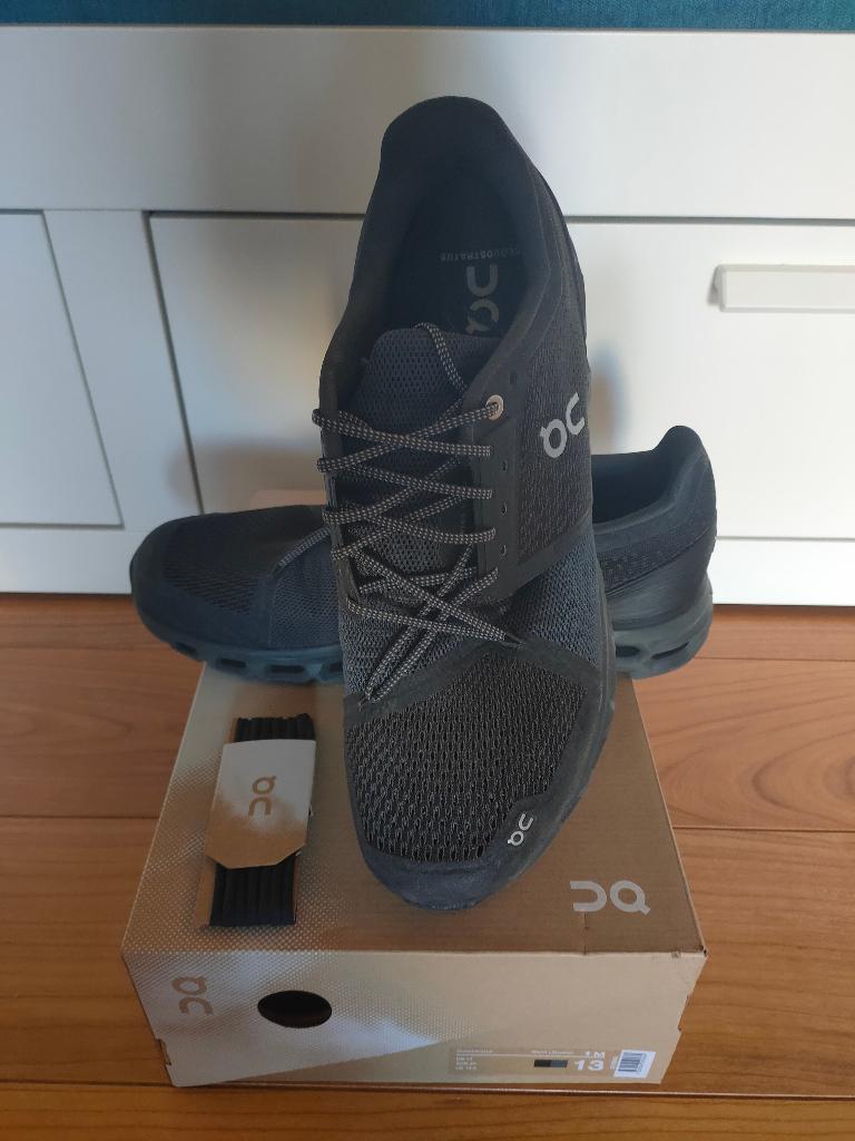 On Running Cloudstratus — neuves, boîte, EUR 48, Vêtements | Hommes, Vêtements de sport, Neuf, Course à pied ou Cyclisme, Noir