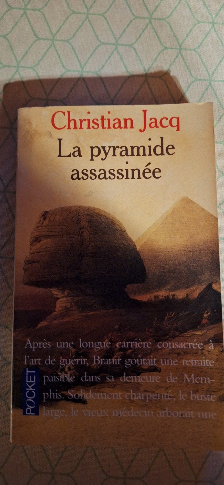 La pyramide assassinée, Ophalen