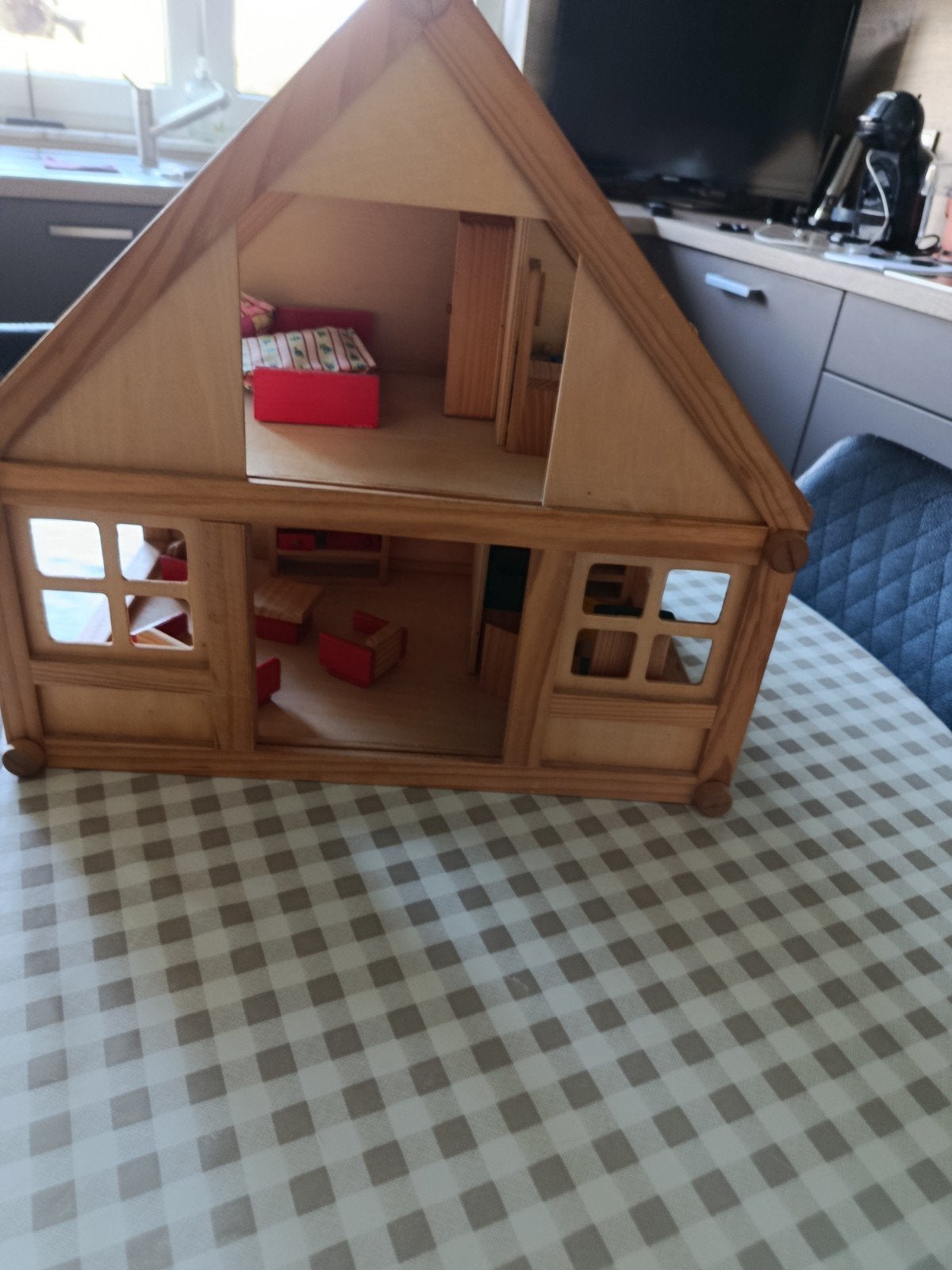 houten poppenhuis met kleine meubels, Ophalen, Gebruikt